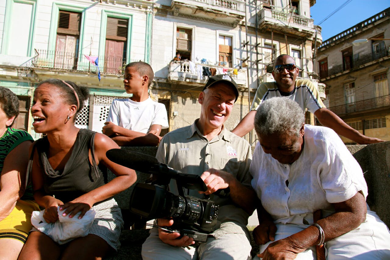 netflix original documentary : cuba and the cameraman