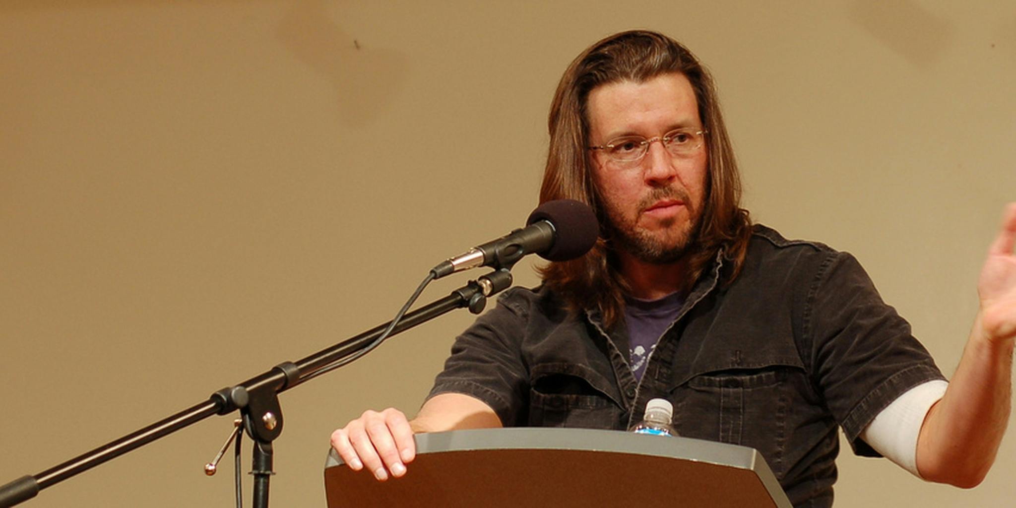 Дэвид фостер уоллес. Фостер, Дэвид. Фостер Уоллес. David Foster Wallace. Дэвид Фостер Уоллес американский писатель.