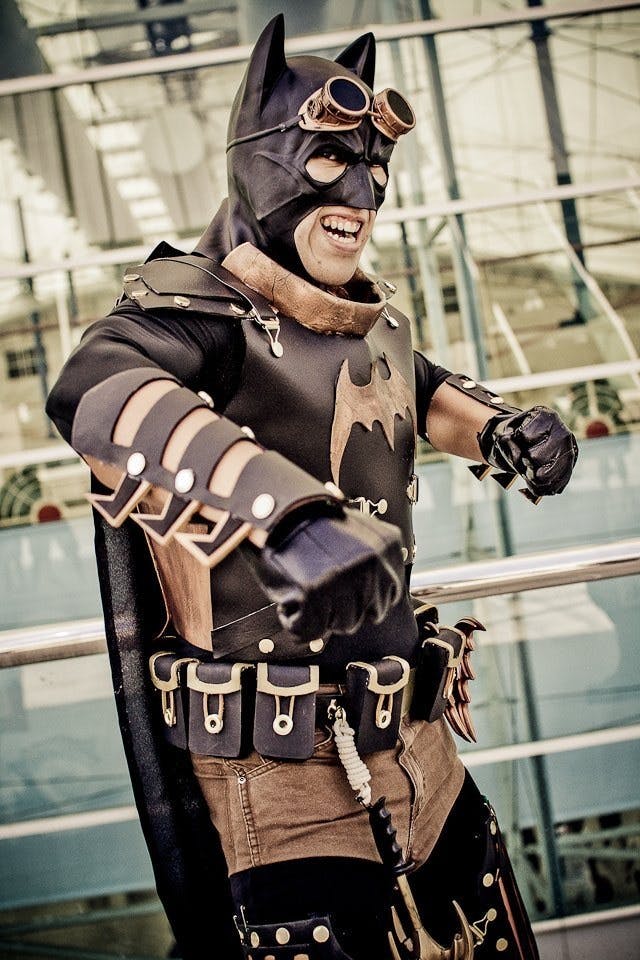Batman Cosplay Suit Sets World Record With 23 Gadgets