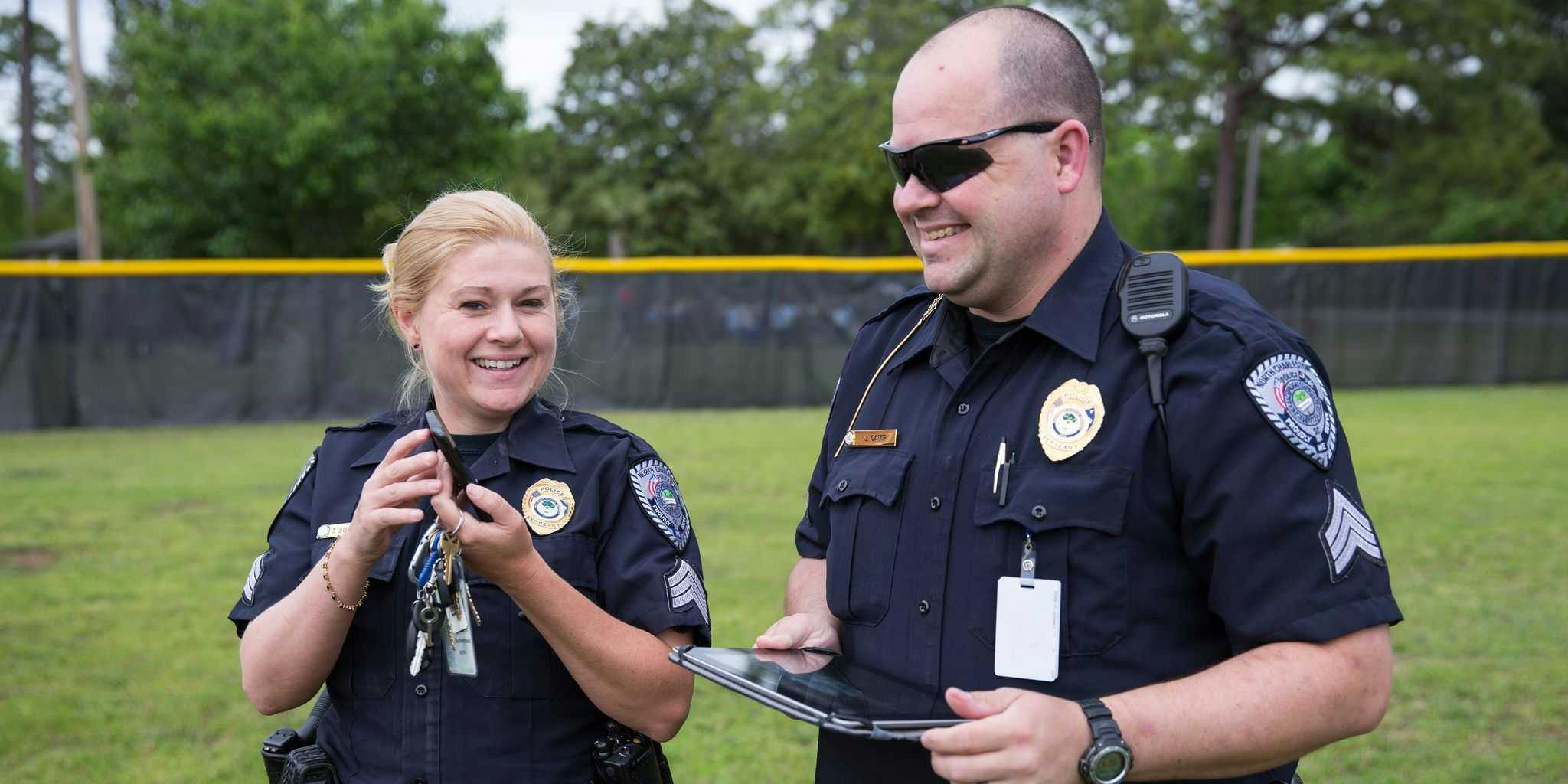 Cop throws down major dad moves in neighborhood dance-off