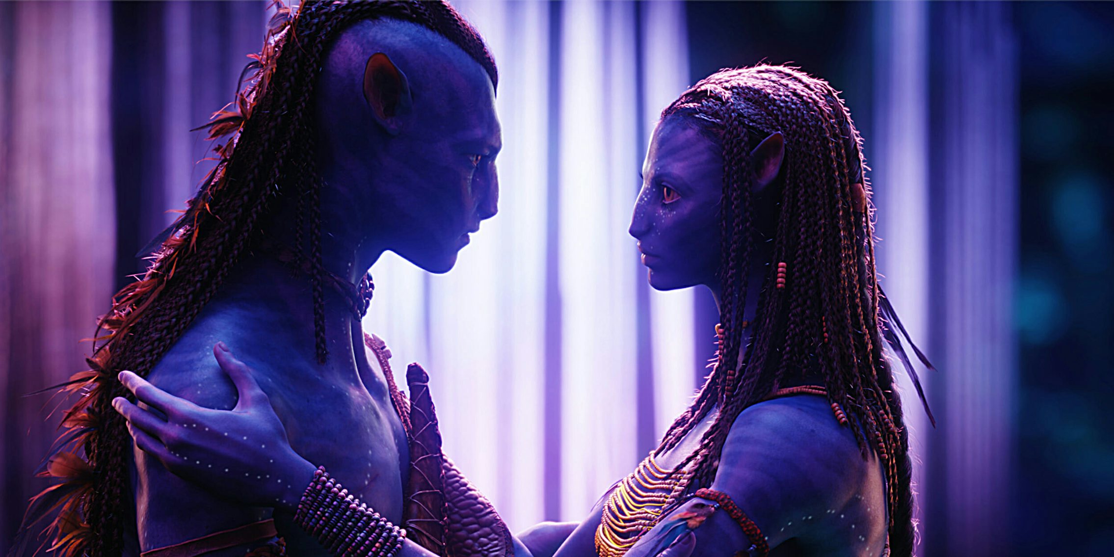 Avatar Na'vi holding one another