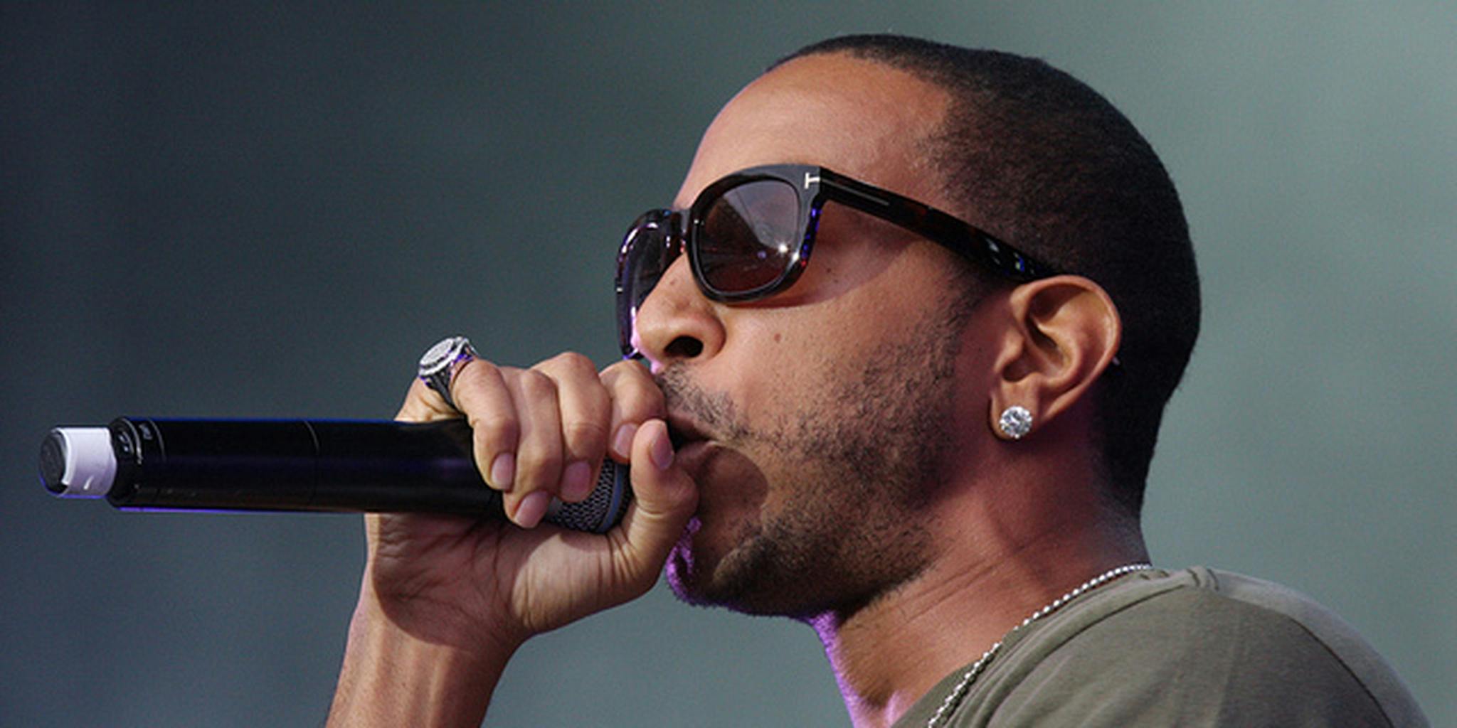 Песни лучшего рэпера. Ludacris 2022. Ludacris 2023. Фото рэпера Лудакрис. Рэпер с микрофоном.