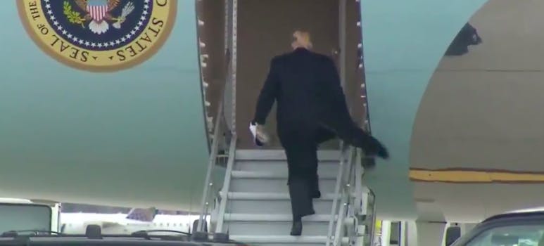 Video: Trump Ditches Melania to Board Air Force One in Bad Weather