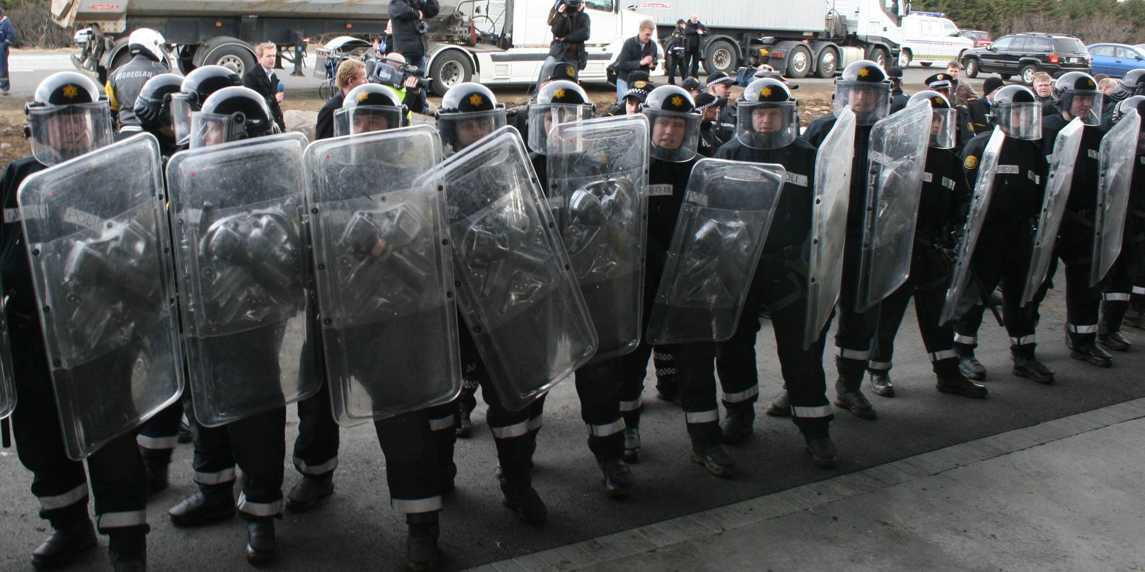 Riot police clash with Arizona students after overtime basketball loss ...
