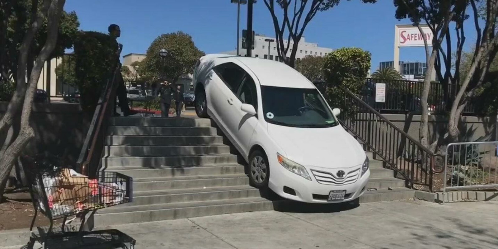 uber car stuck on stairs san francisco