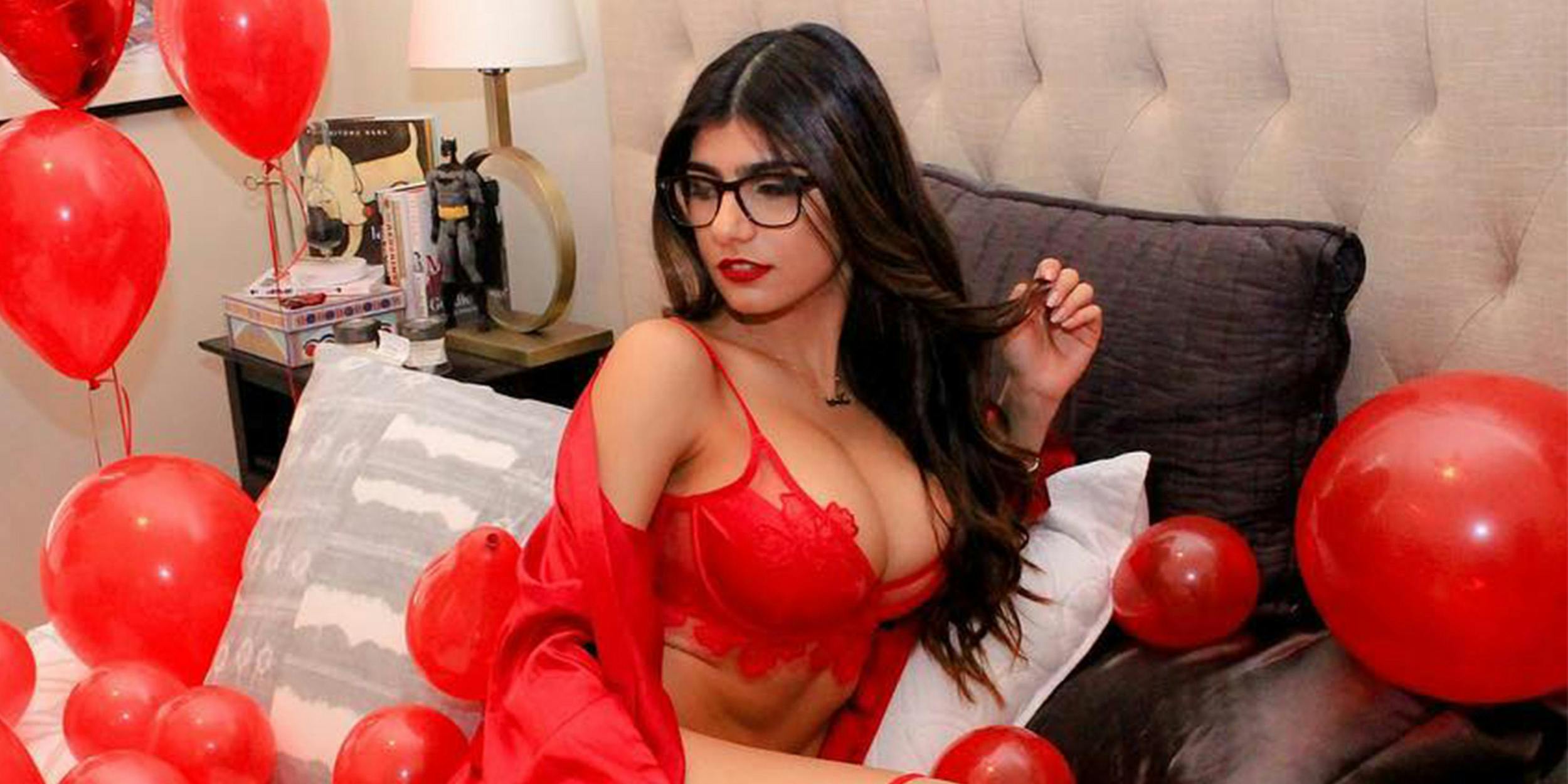 2500px x 1250px - Mia Khalifa: 16 Things You Never Knew About Her Rise to Pornhub Fame