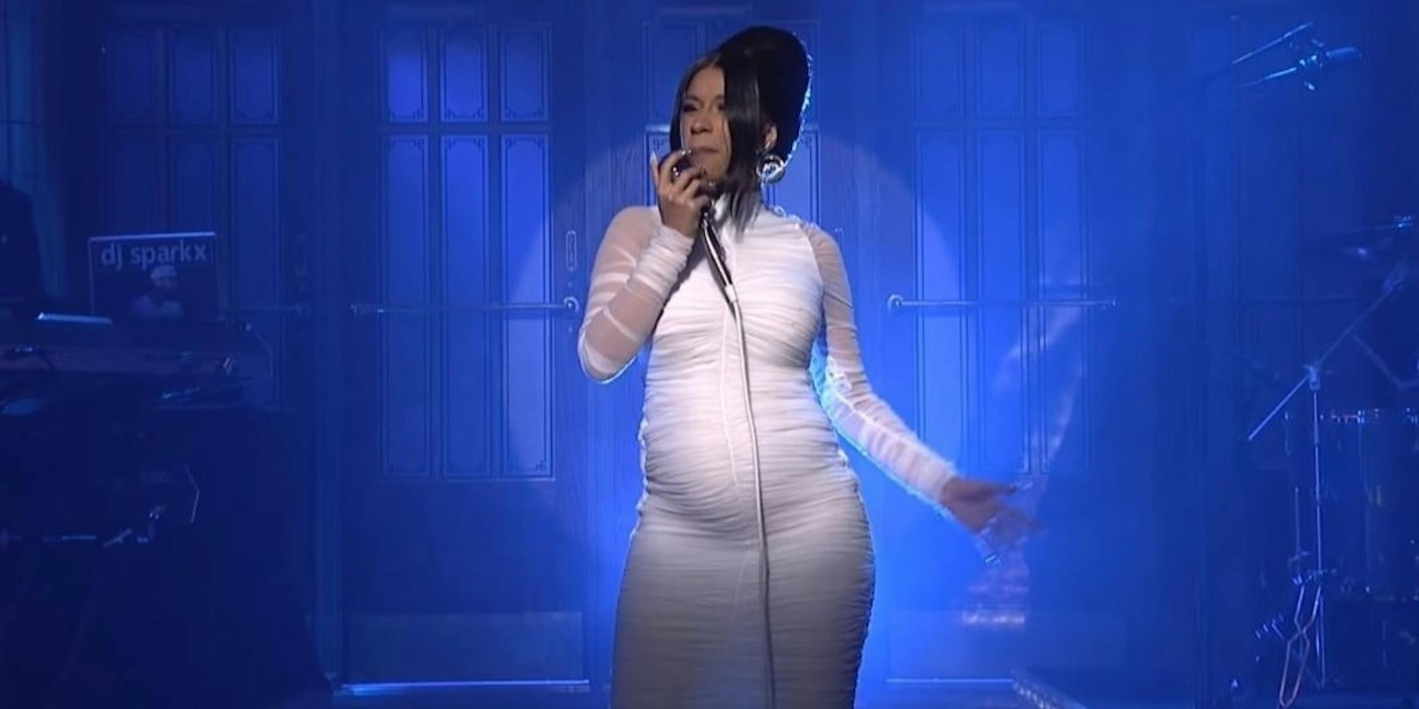 Video Cardi B Reveals She S Pregnant During ‘snl Performance