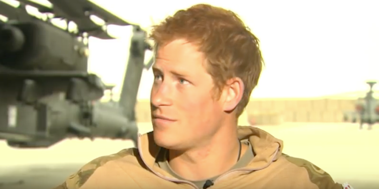 prince harry running for helicopter