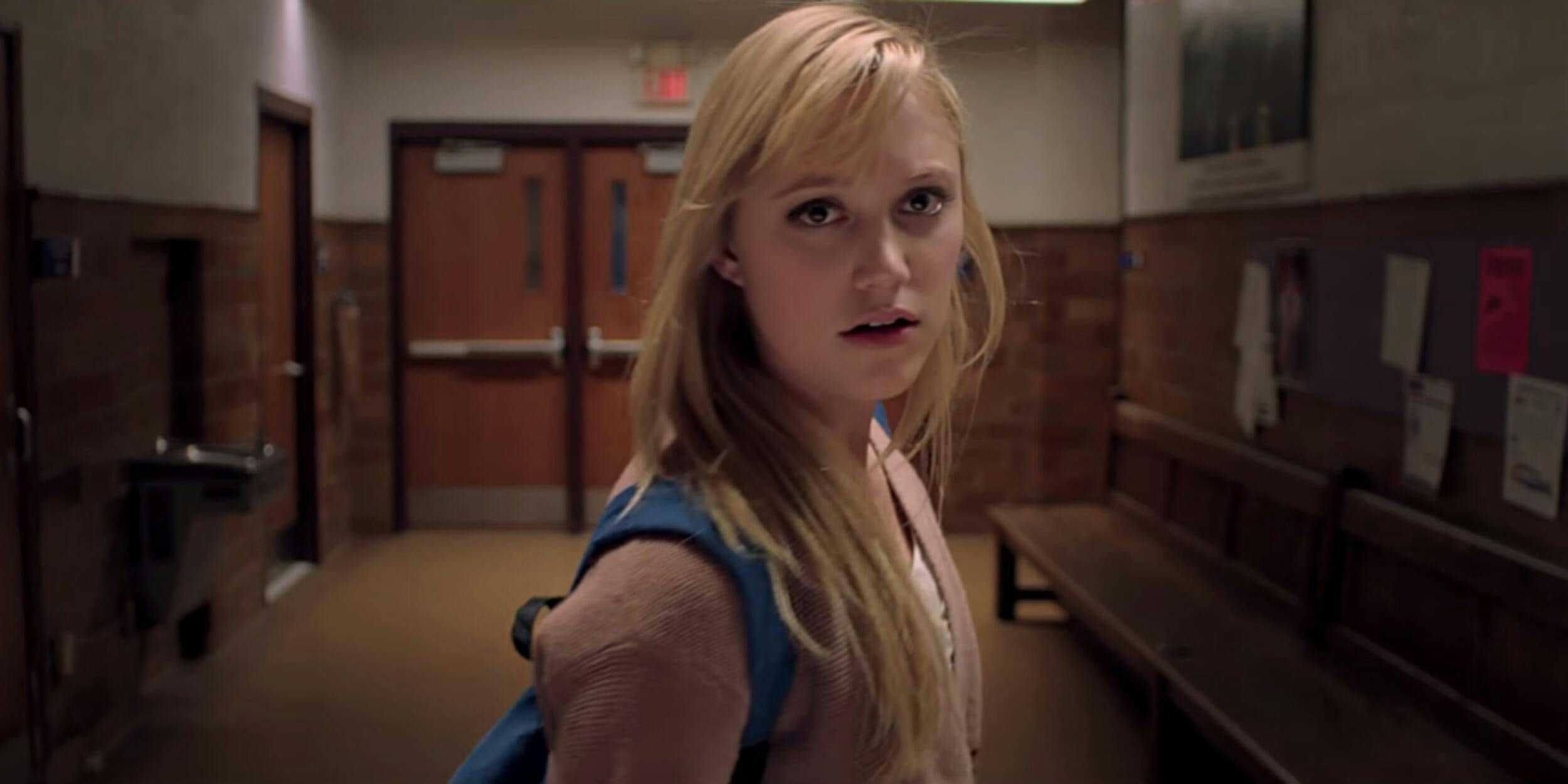 It follows. Майка Монро it follows. Майка Монро фильмы. Оно фильм 2015.