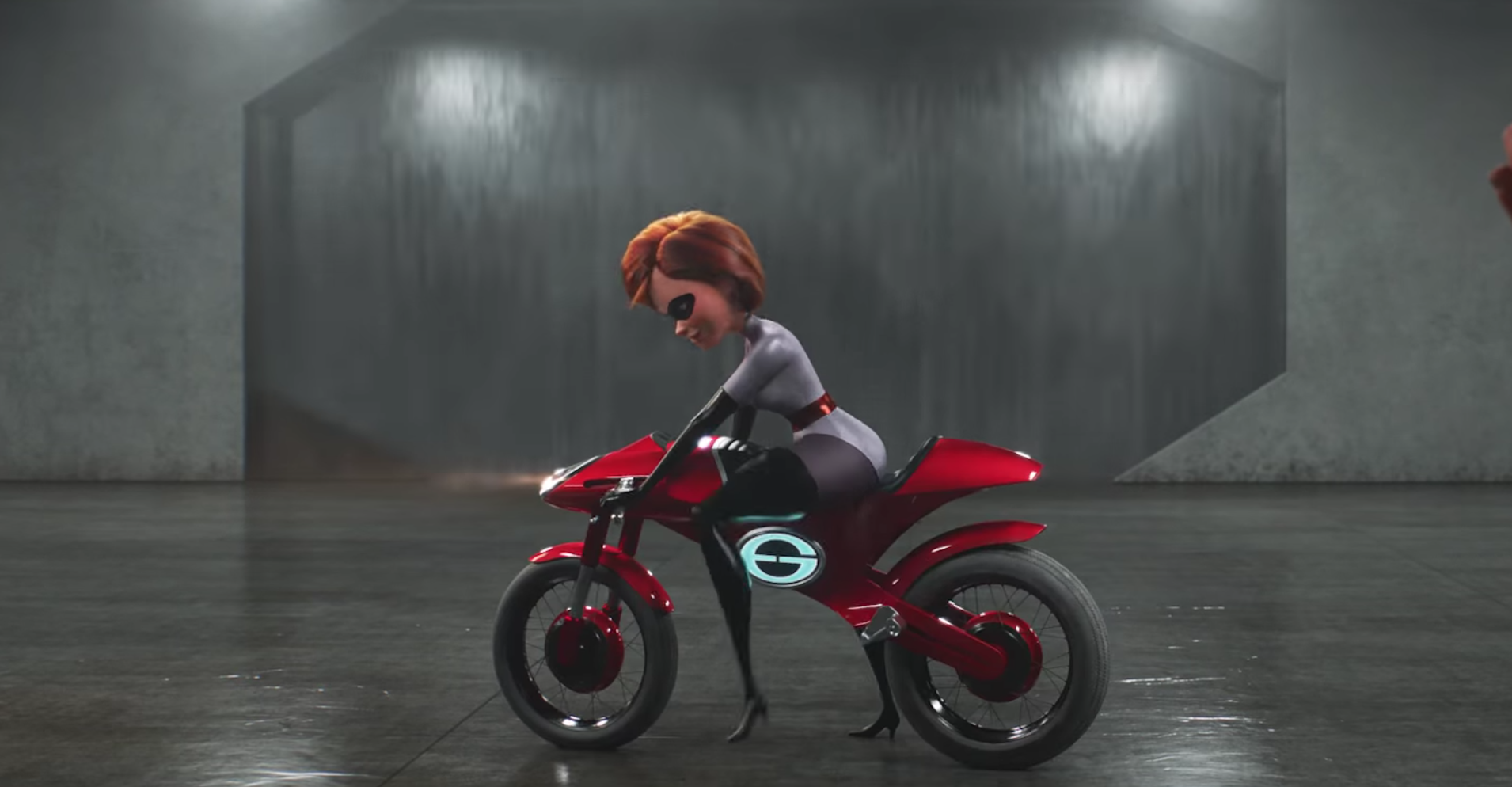 People Are Incredibly Thirsty For The Incredibles 2 Thicc Elastigirl image