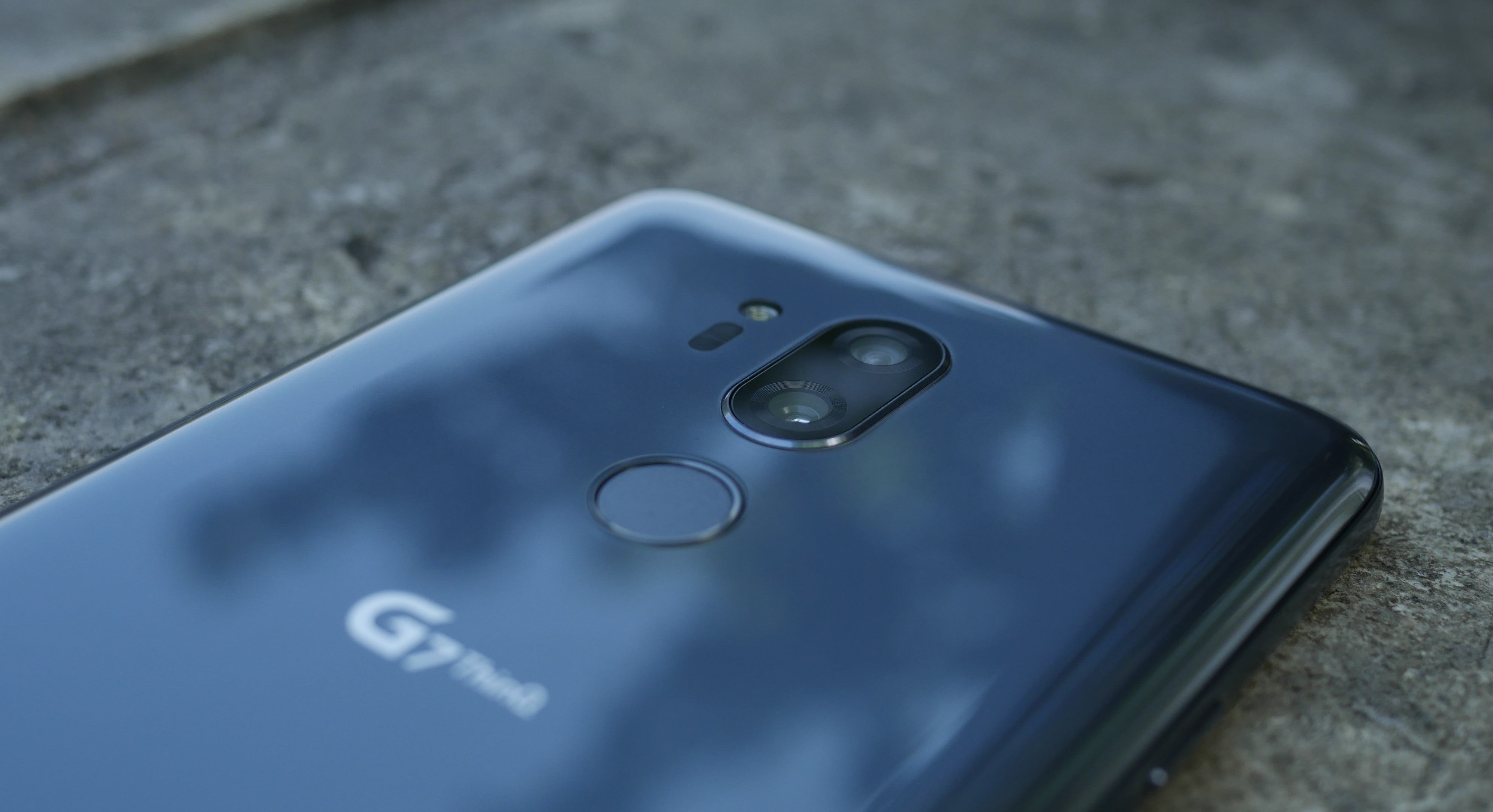 lg g7 thinq design rear fingerprint