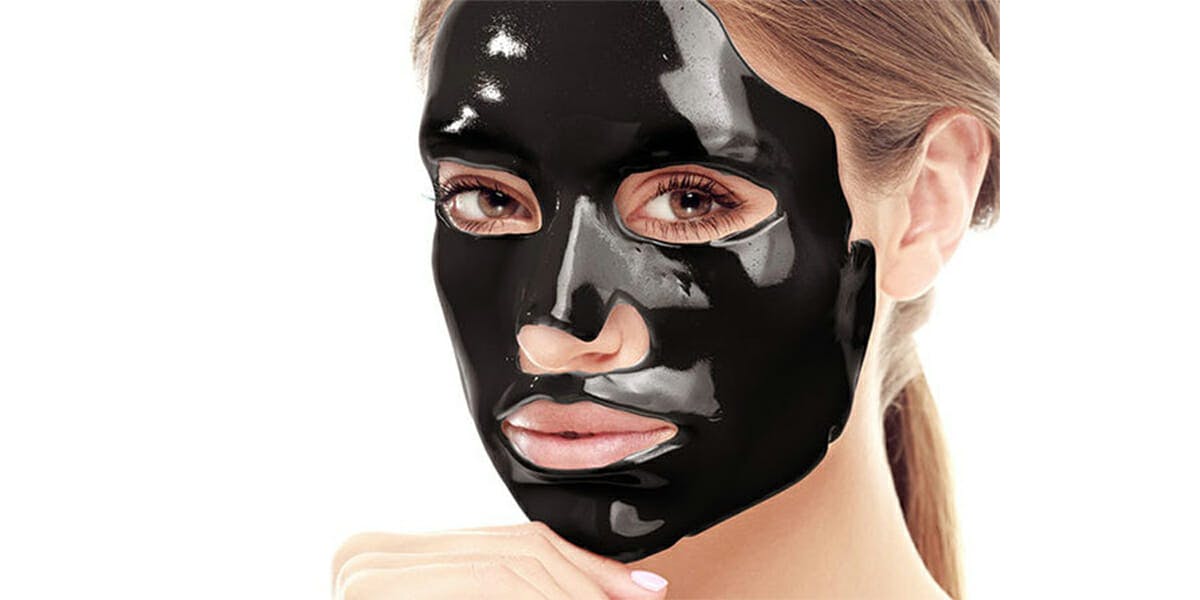 This black truffle face mask and gold eye mask set rewinds time