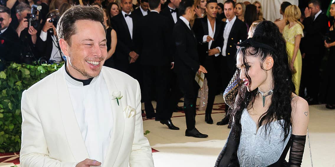 Grimes to elon musk after ‘pronouns suck’ tweet: ‘turn off’ phone Grimes Calls Out Partner Elon Musk After He Tweets 'Pronouns Suck'