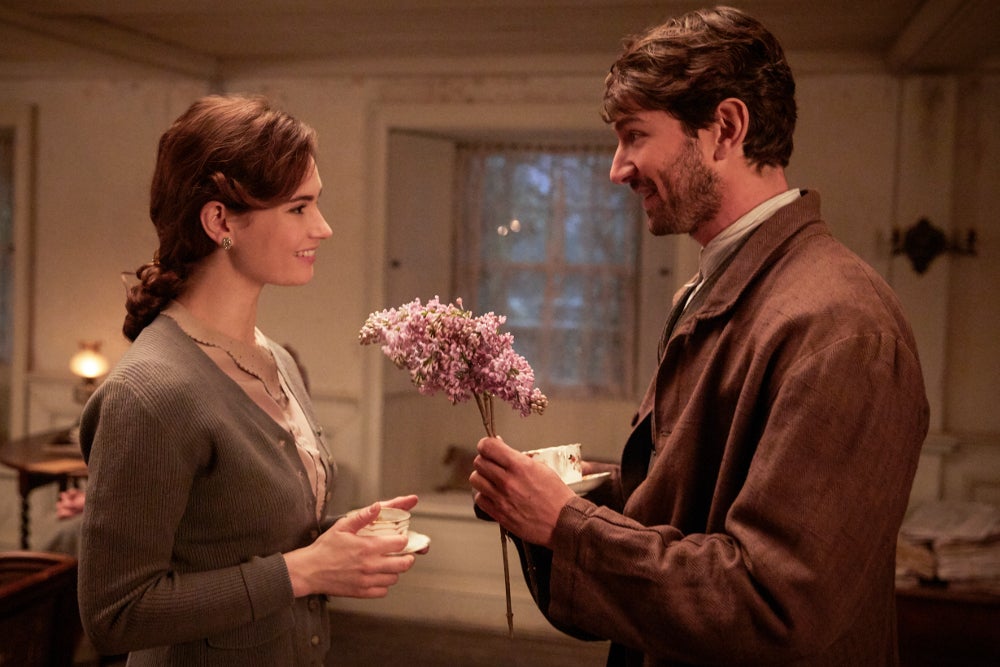Netflix S The Guernsey Literary And Potato Peel Pie Society Is Delightful