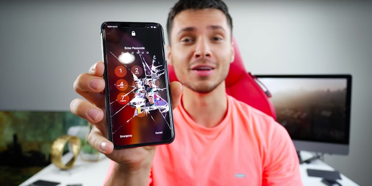 A video shows a way to unlock an iPhone without a passcode in iOS 12.