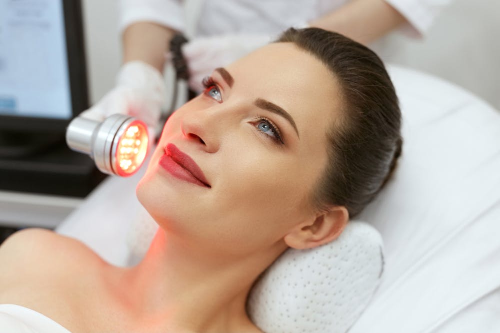 woman receiving light therapy in a clinic
