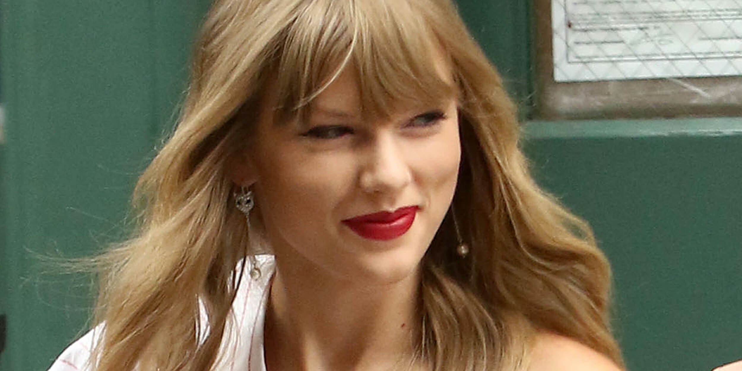 taylor swift smiling