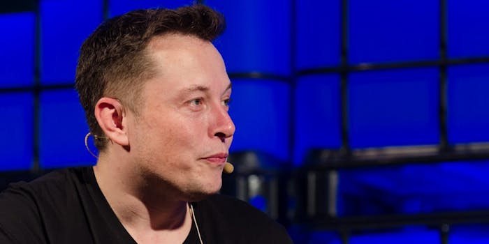 Once again, Bitcoin scammers on Twitter are posing as Elon Musk.