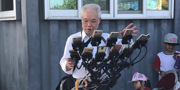 Tawainese pokemon go player with multiple phone rig