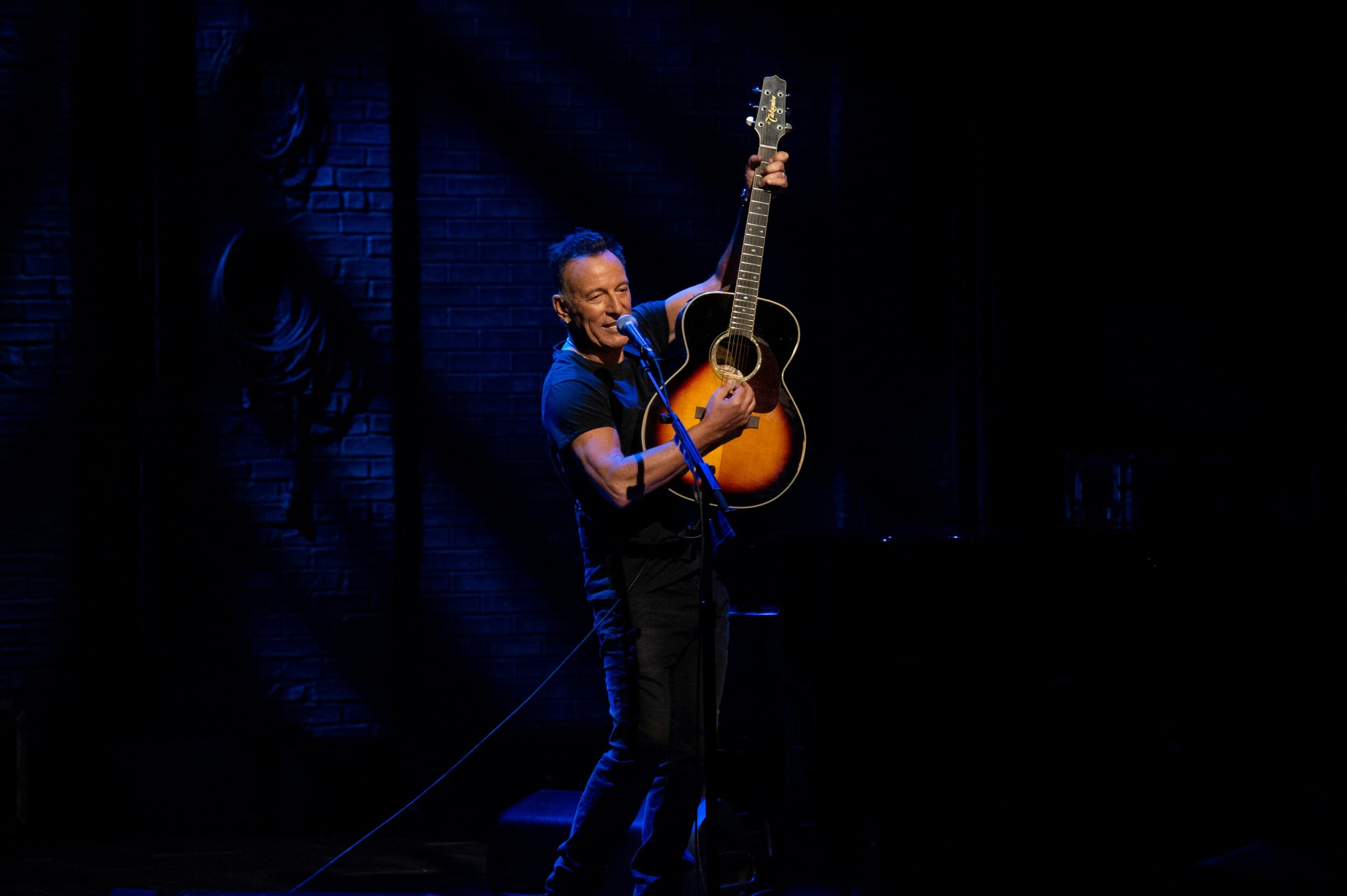 netflix springsteen on broadway review