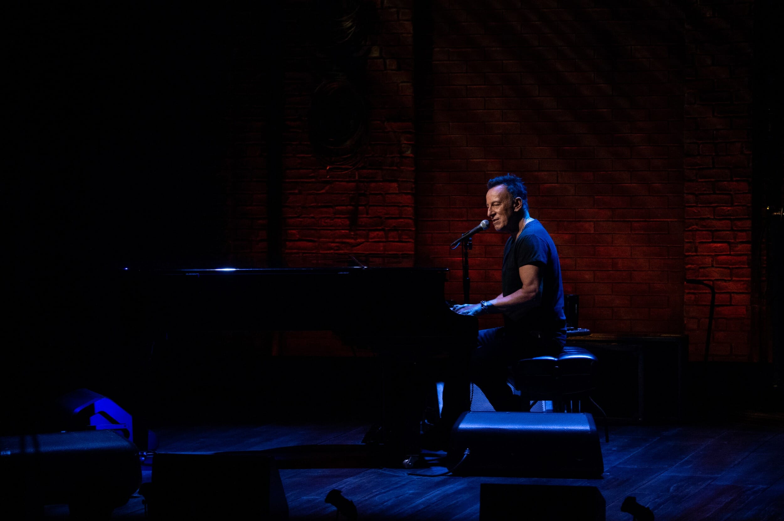 netflix springsteen on broadway review