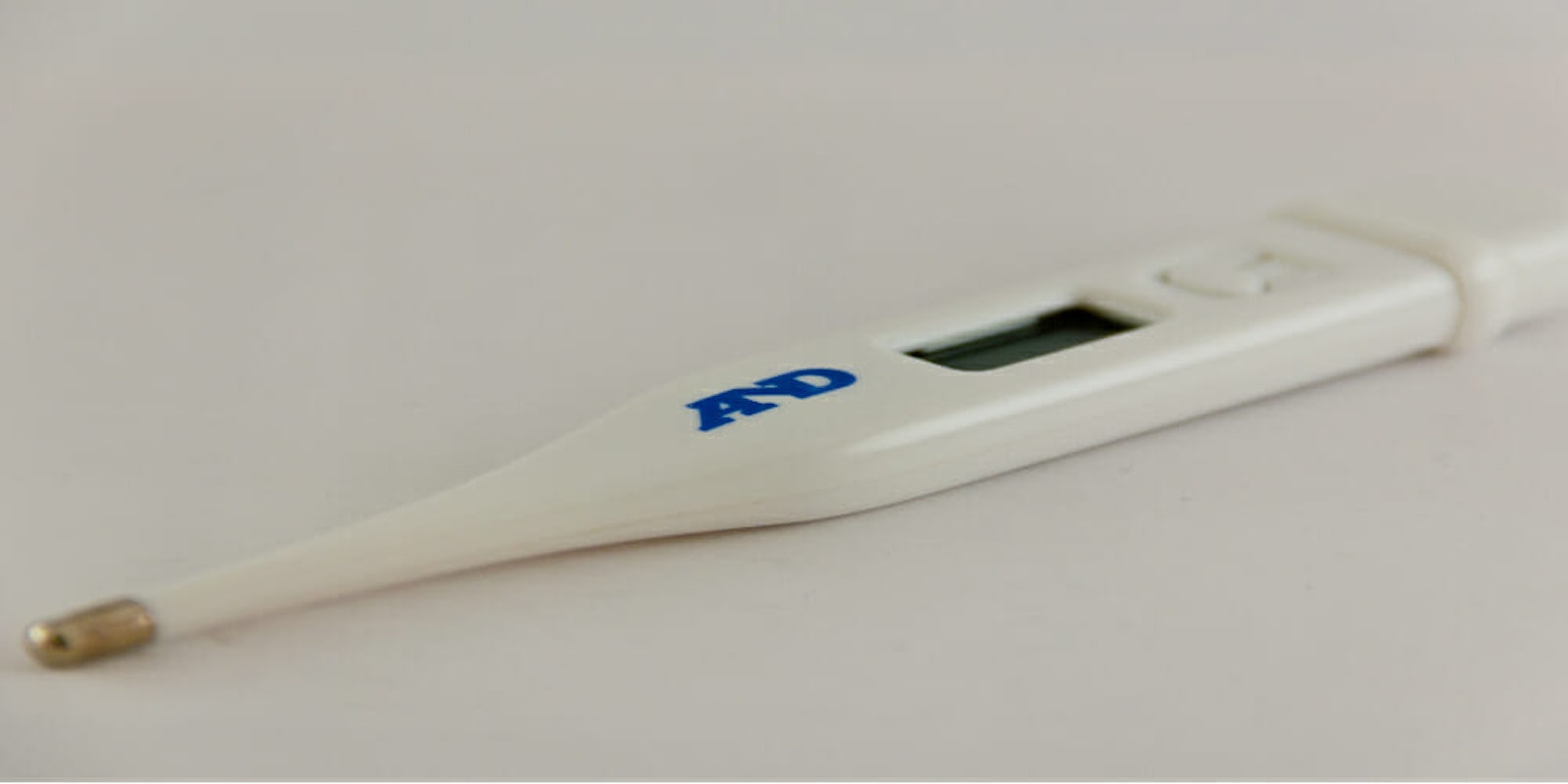 teen-thermometer-pregnancy-test