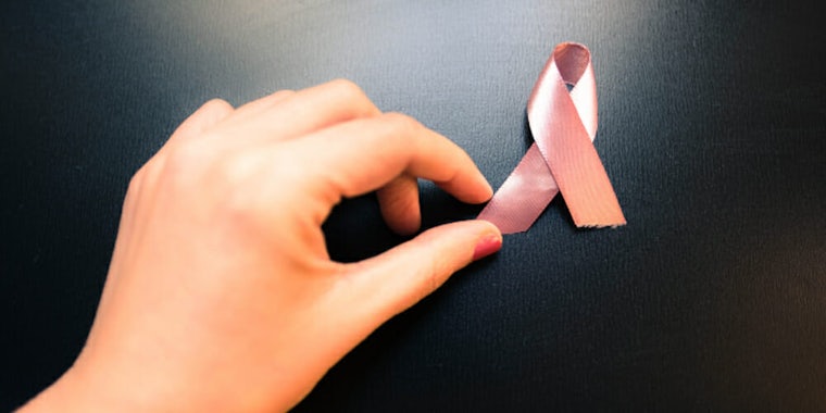facebook-ban-breast-cancer (1)