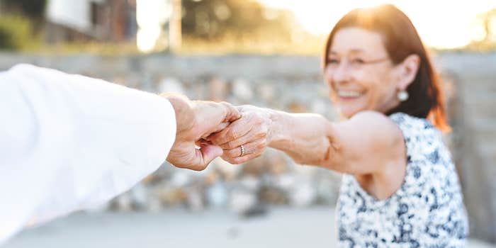 The Best Free Dating Sites For Seniors According To Online Reviews