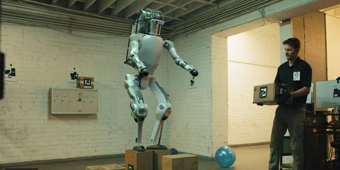 robot-attack-viral-video-fake