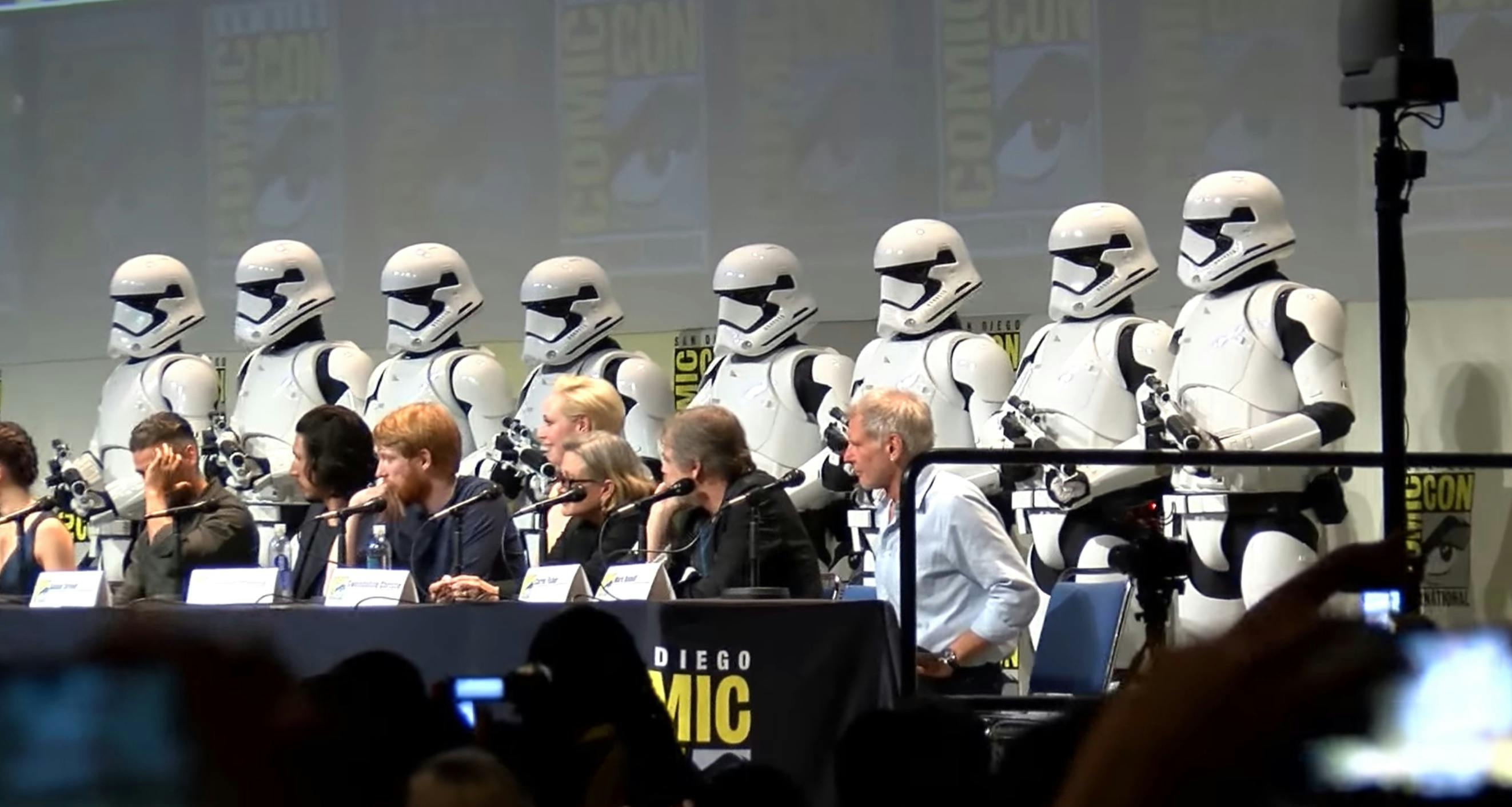 how to stream comic con panels online