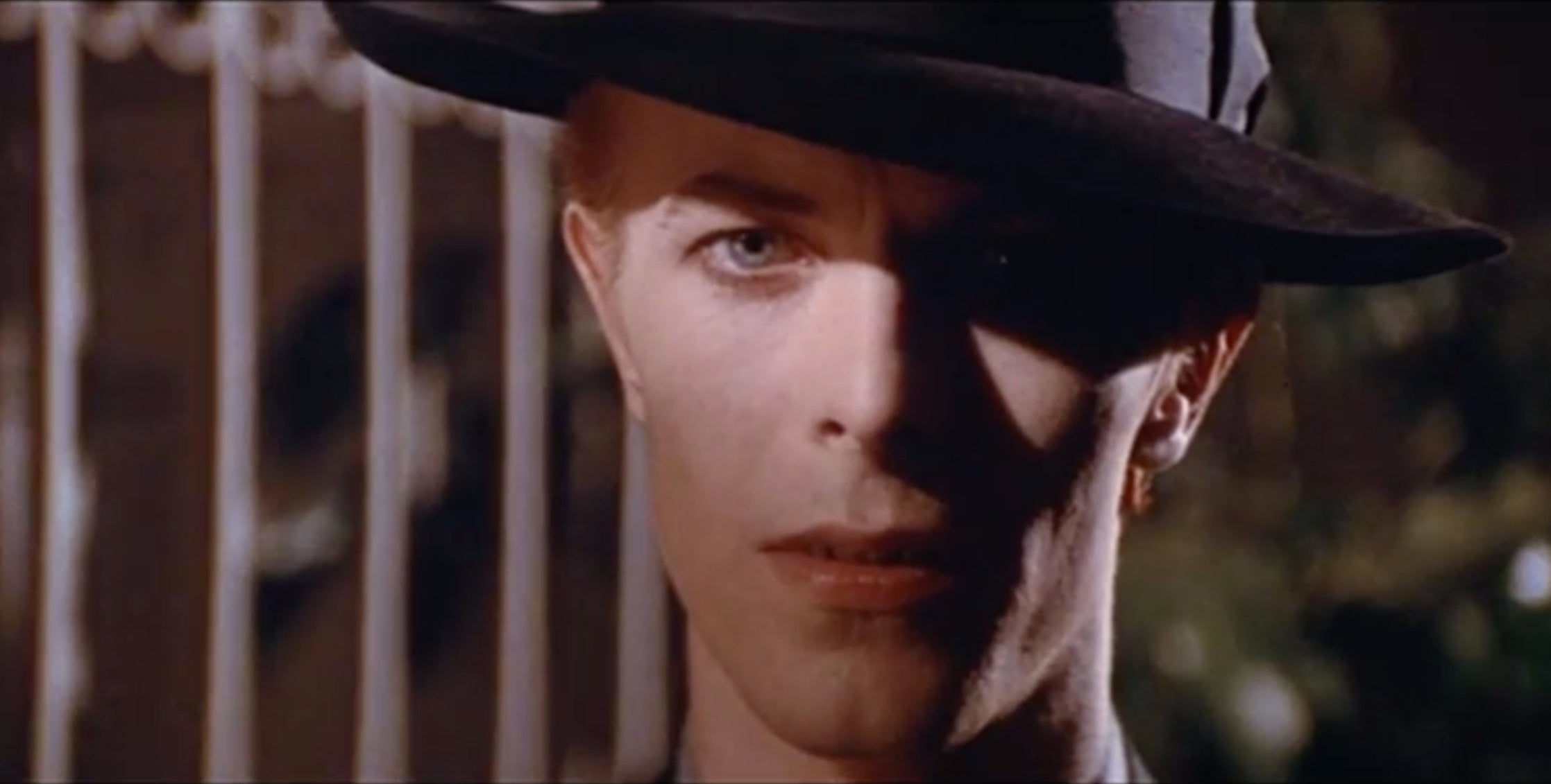 The Man Who Fell To Earth Streaming