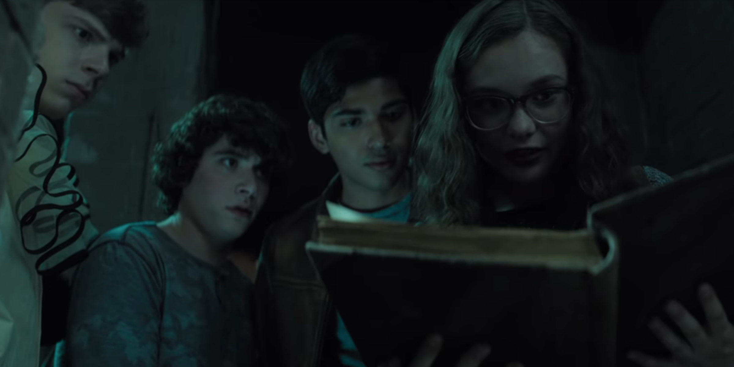 netflix scary stories to tell in the dark cast