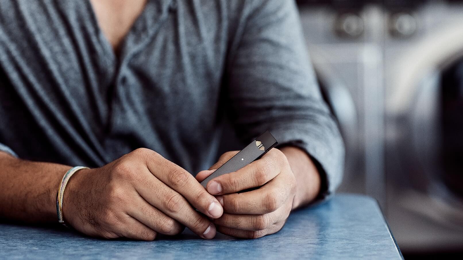 juul serial code in hand