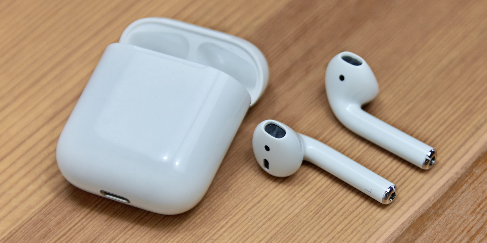 Charging case of discount airpods