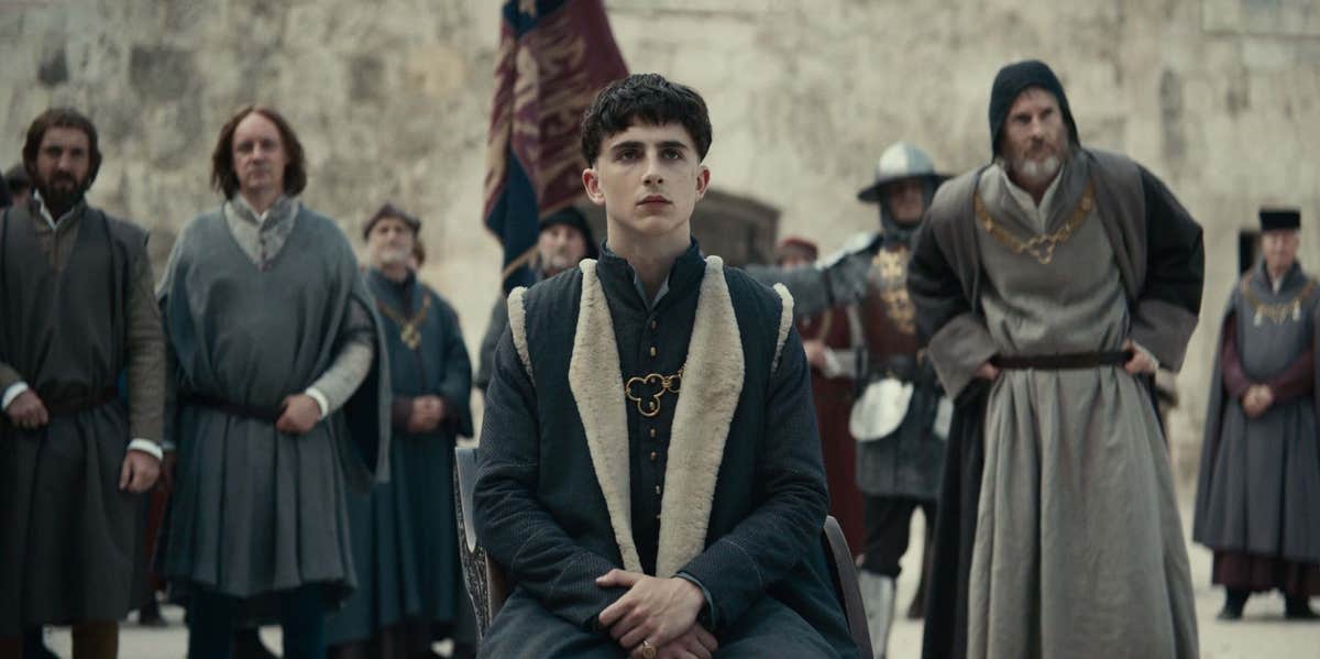 Король" Дэвида Мишо: Шаламе рубится с Паттинсоном - Статьи на Кинопоиске