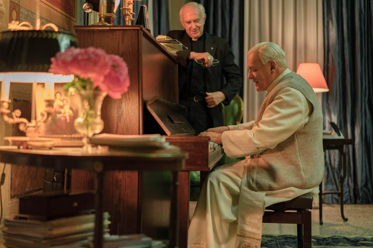 Review Netflix s Pope Dramedy The Two Popes Is Tender And Hilarious Review netflix s pope dramedy the two popes is tender and hilarious