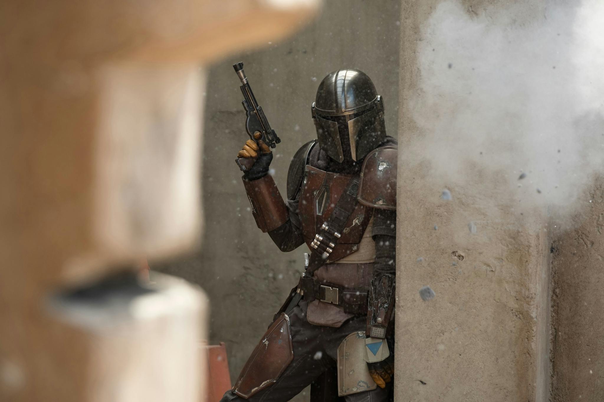 Review The Mandalorian Unveils A New And Lawless Star Wars World 