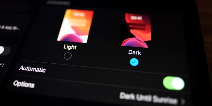 dark mode option on ipad