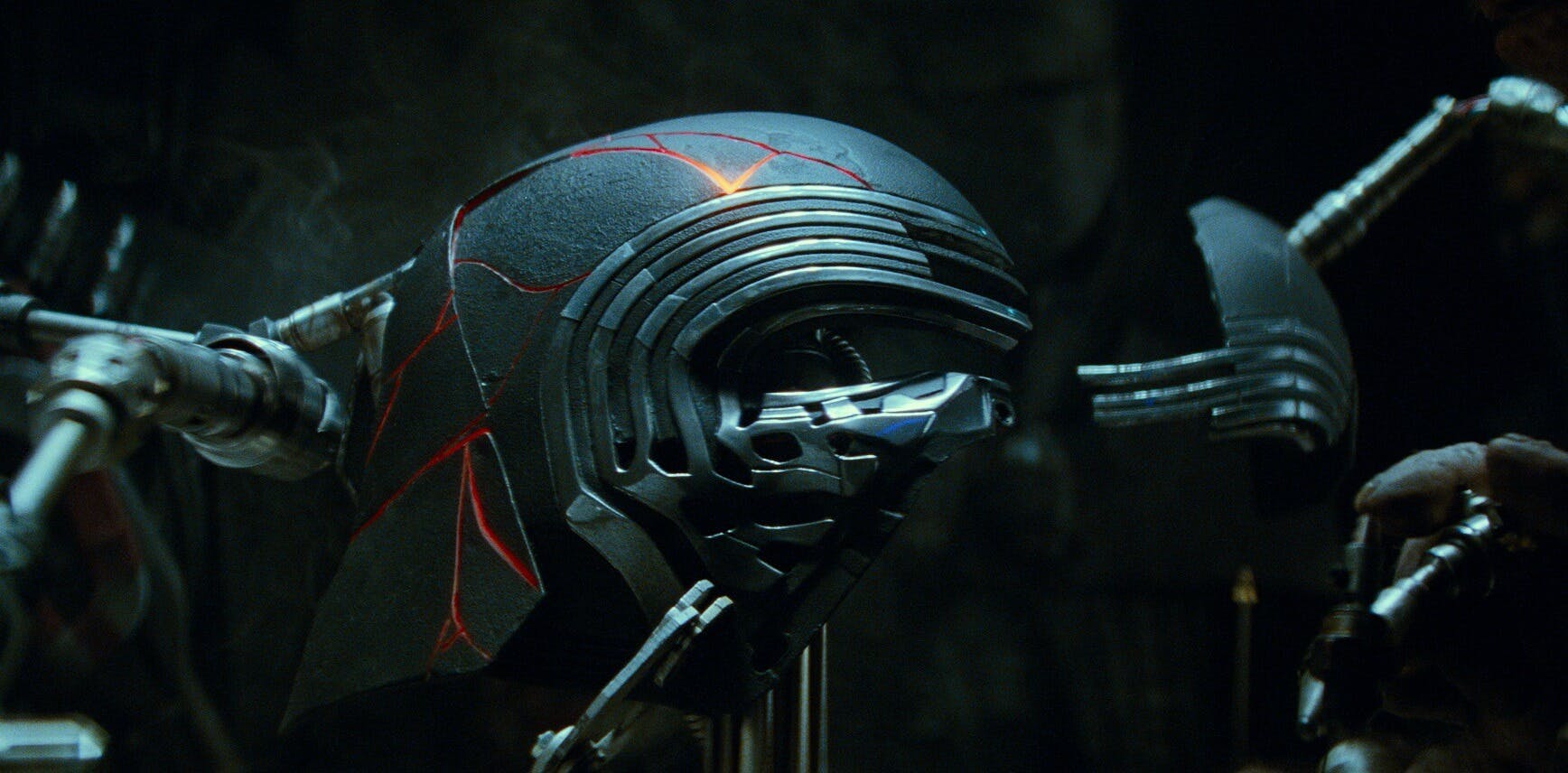 rise of skywalker kylo helmet