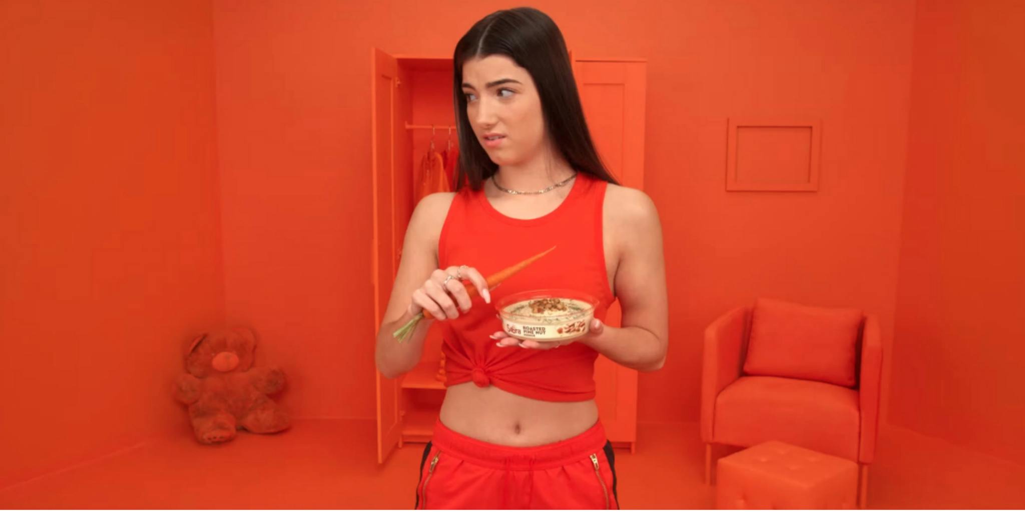 Tiktok Star Charli Damelio Is In A Super Bowl Ad For Hummus