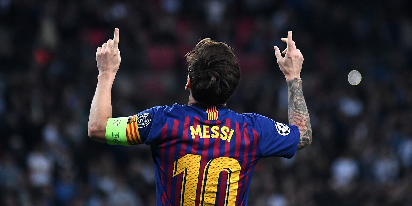 Lionel Messi pointing at the sky