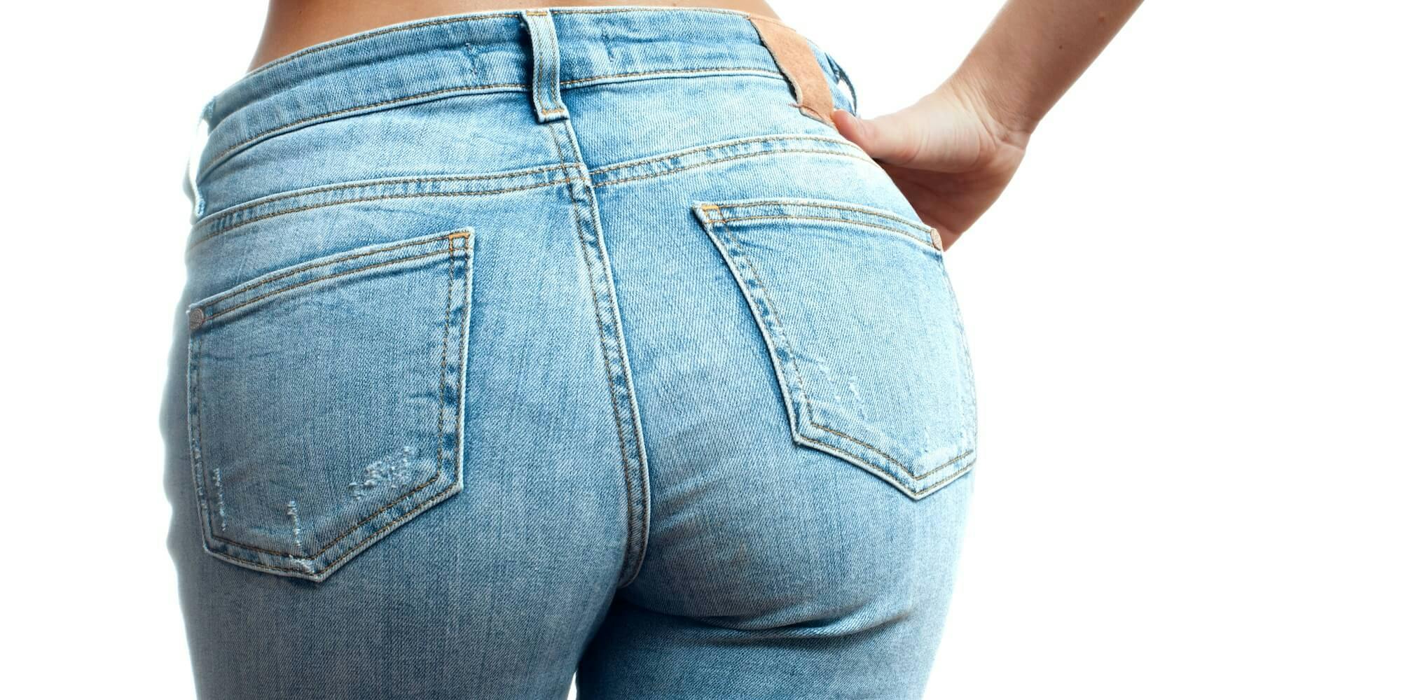 Овальная попа в джинсах