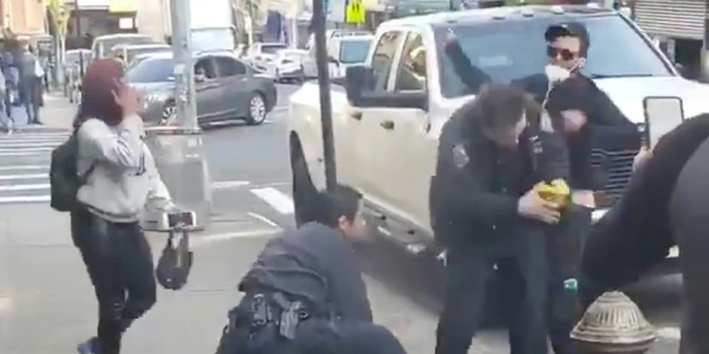 new york police punches woman