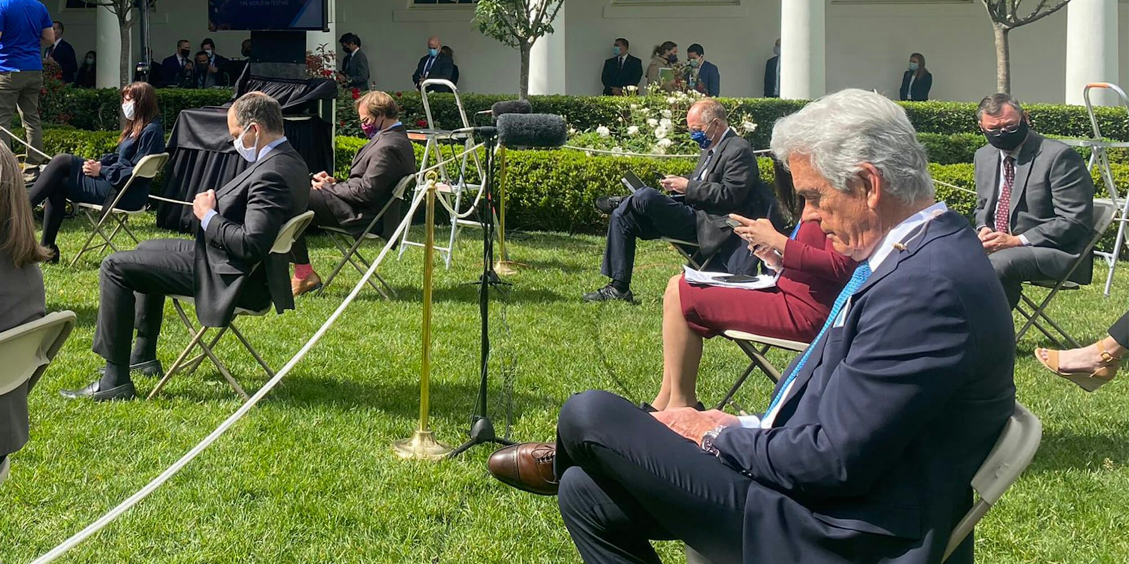 john roberts in white house rose garden without face mask