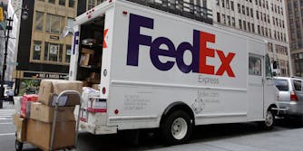FedEx driver refuses to help elderly fallen man