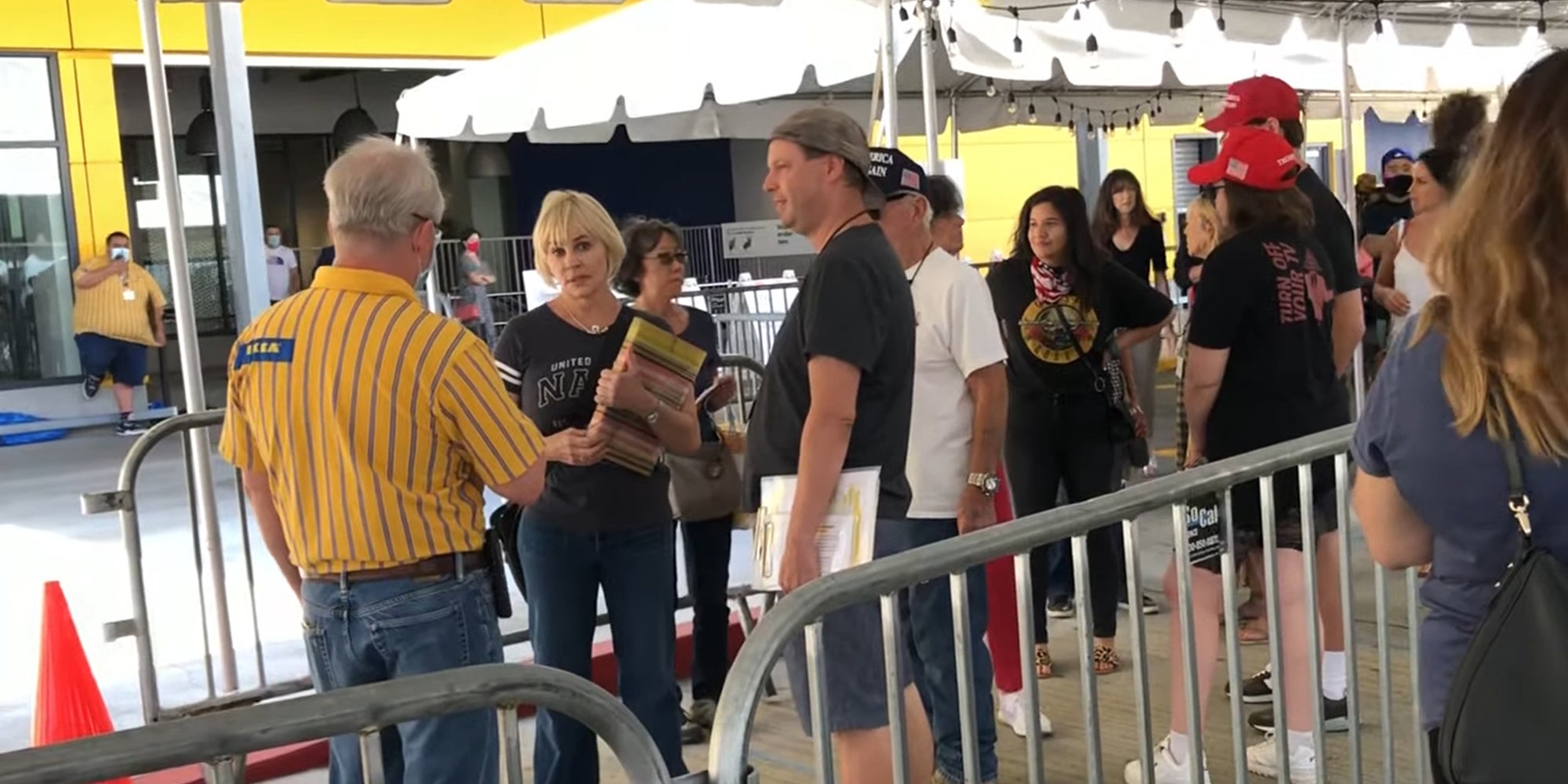 #Video shows anti-maskers talking their way into Ikea #Video shows anti-maskers talking their way into Ikea