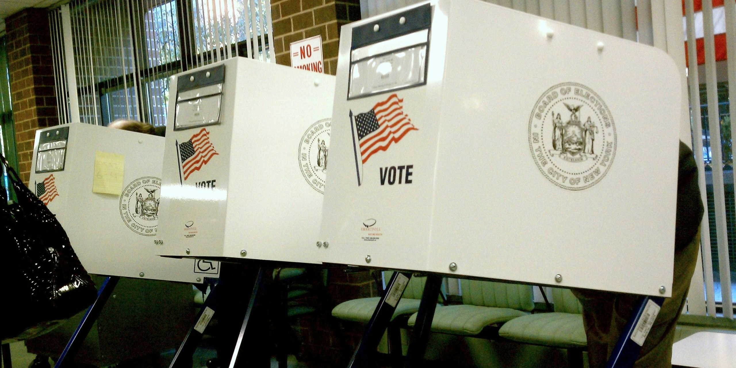 Voting systems. Dre voting Machine. Dominion voting Systems. Vote Machine. Voting Machine vendor Dominion 2020.