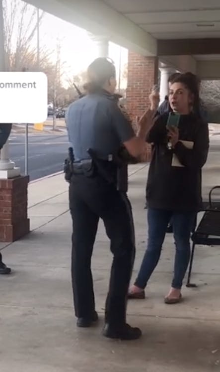 'Karen' yelling at security personnel over UPS mask dispute