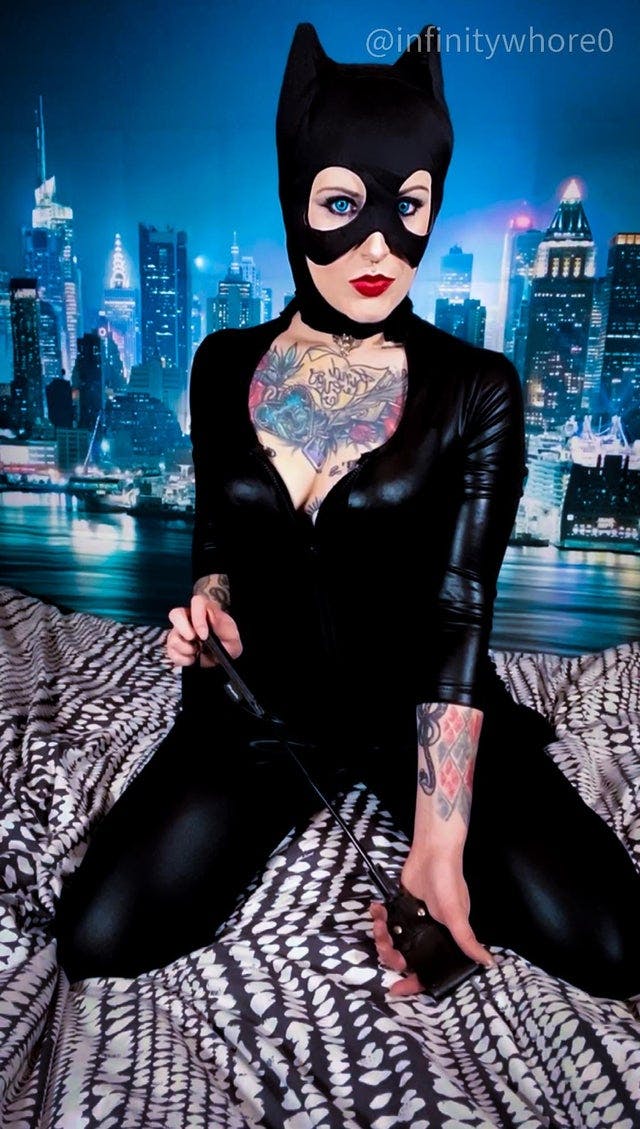 A catwoman cosplay on r/gwcosplay