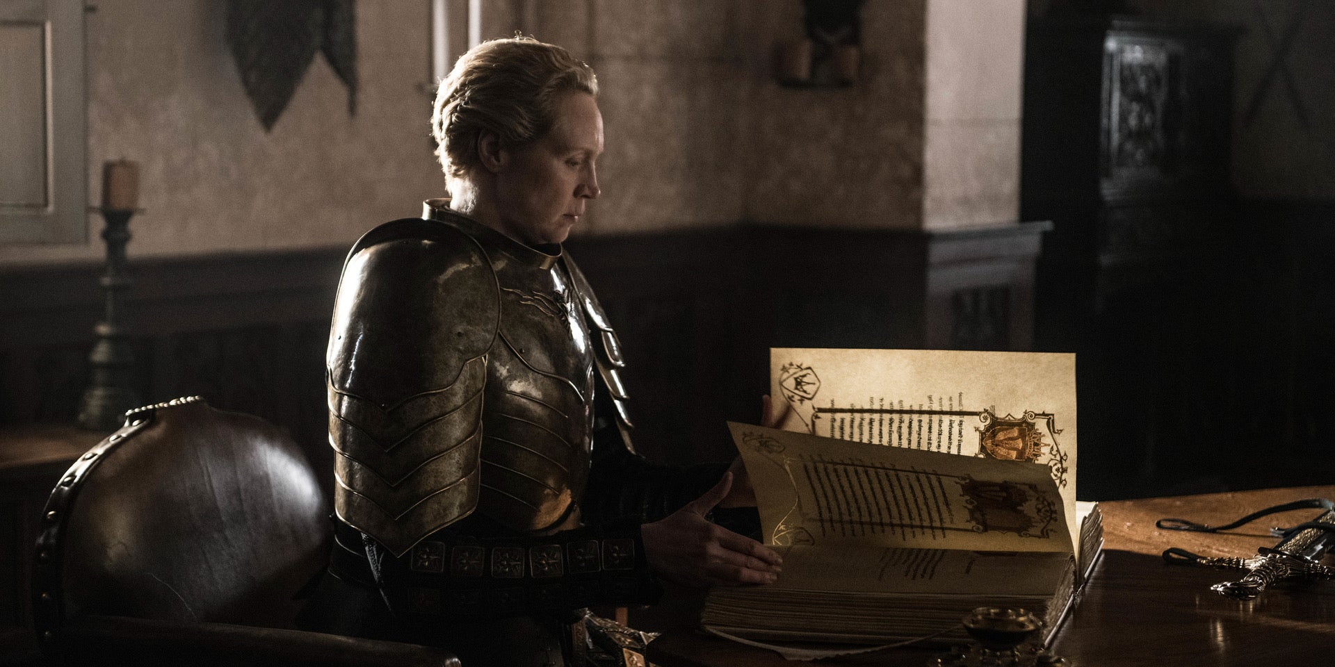 brienne of tarth reading a book